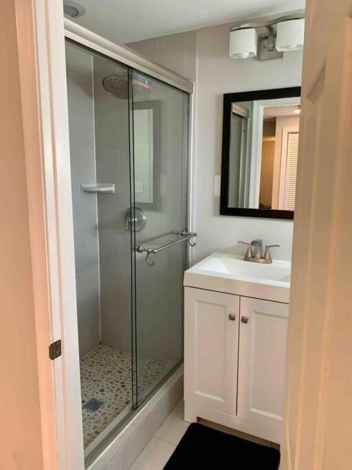 Апартаменты Block From Metro Free Street Parking! Вашингтон Экстерьер фото